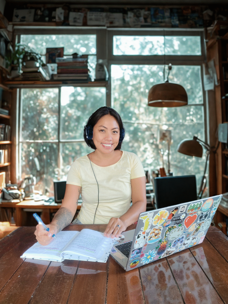 Certified Teacher and Experienced Customer Service Provider. 